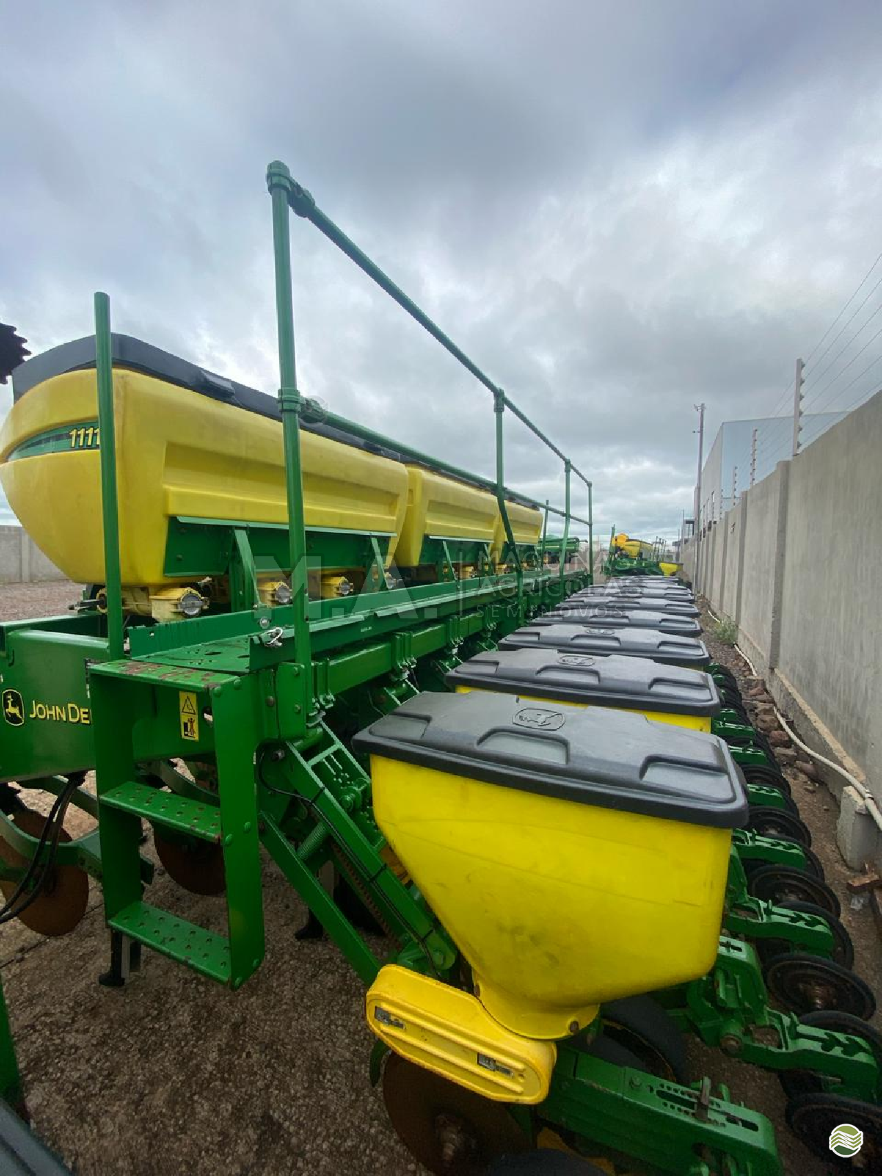 PLANTADEIRA JOHN DEERE PLANTADEIRAS 1111 M.A. Máquinas Agrícolas - Goioerê GOIOERE PARANÁ PR